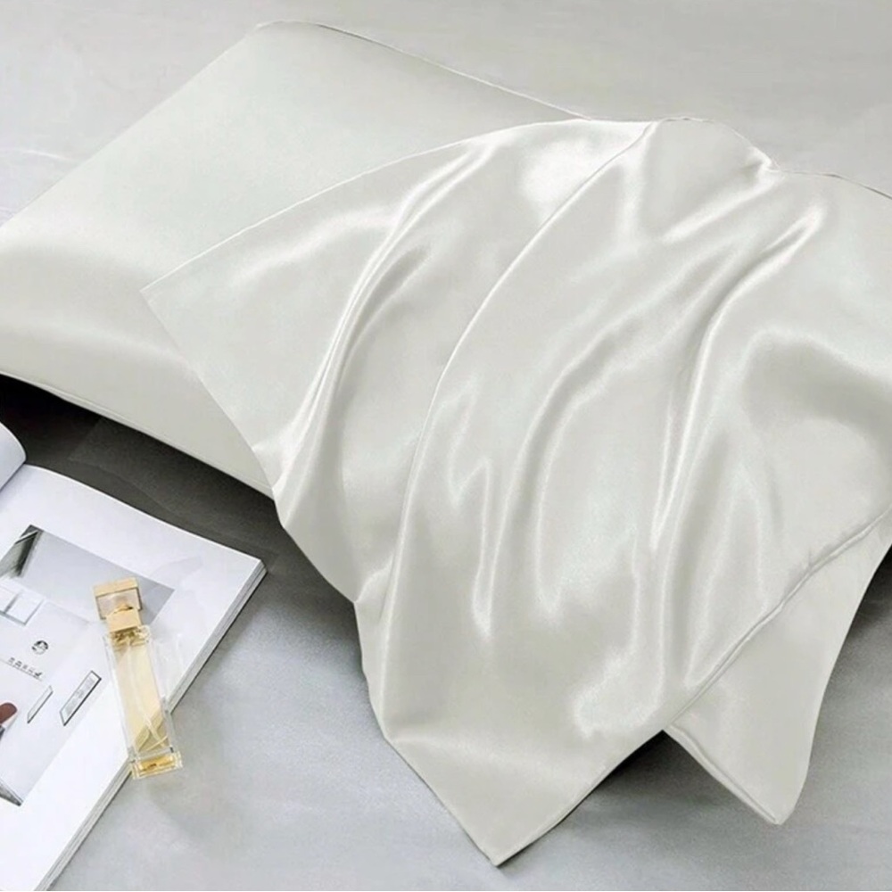 Silk Pillowcase in Elegant White